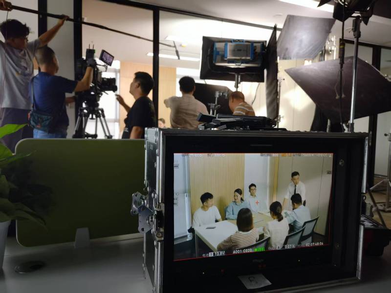 蔡甸区TVC拍摄公司：科技产品视觉化大师，诠释未来感与功能美学